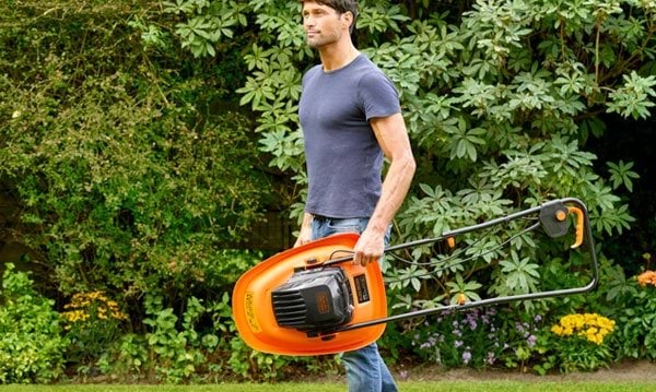 Corta-Relva aerostatico 1200W 30cm Black & Decker BEMWH551 Image 2