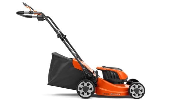 Husqvarna Corta Relvas a Bateria 36V 37cm LC137i Image 3